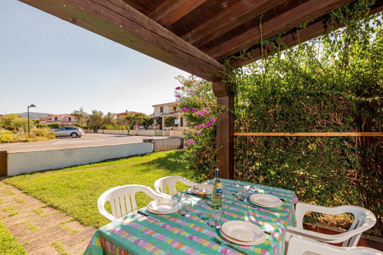 Appartamento Trilocale Le Canne 6 Posti Letto Con Giardino San Teodoro  Eksteriør billede