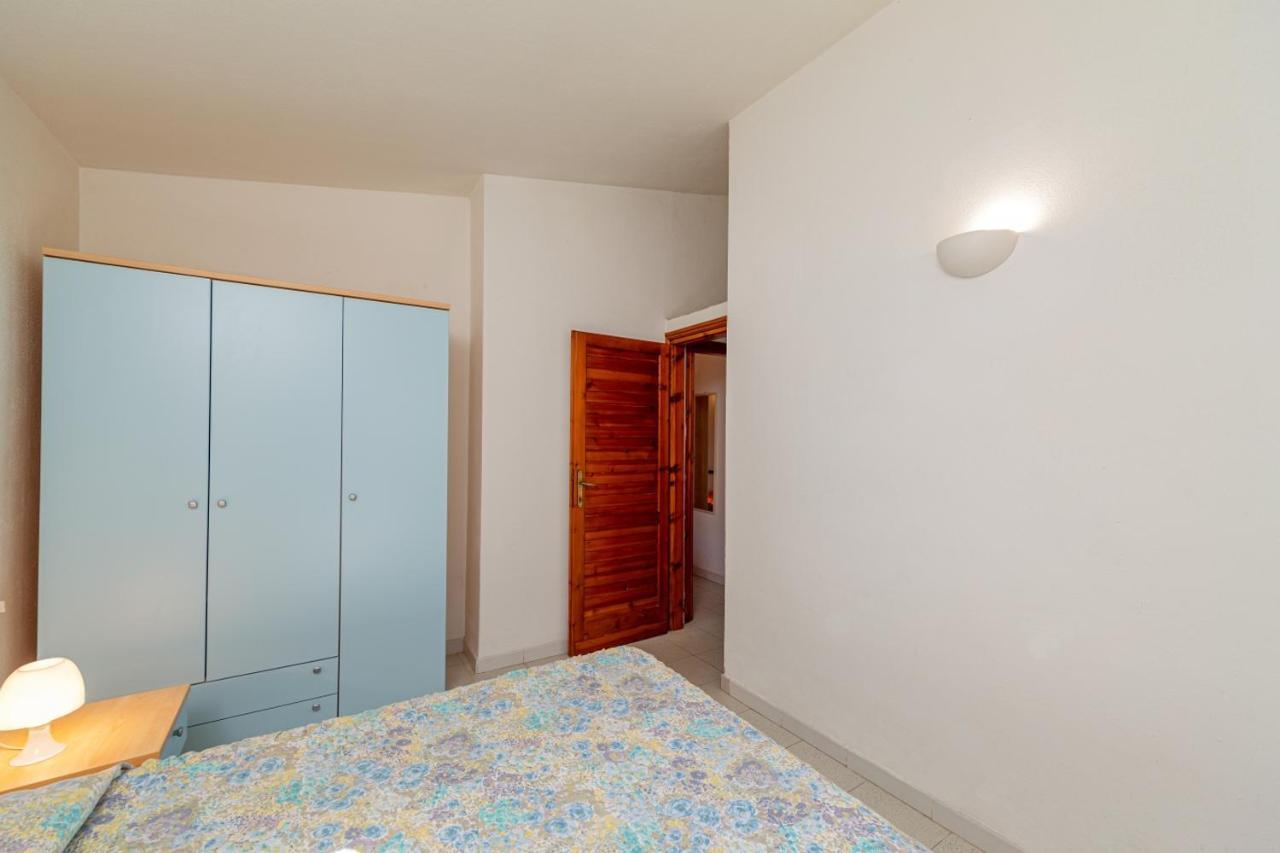 Appartamento Trilocale Le Canne 6 Posti Letto Con Giardino San Teodoro  Eksteriør billede