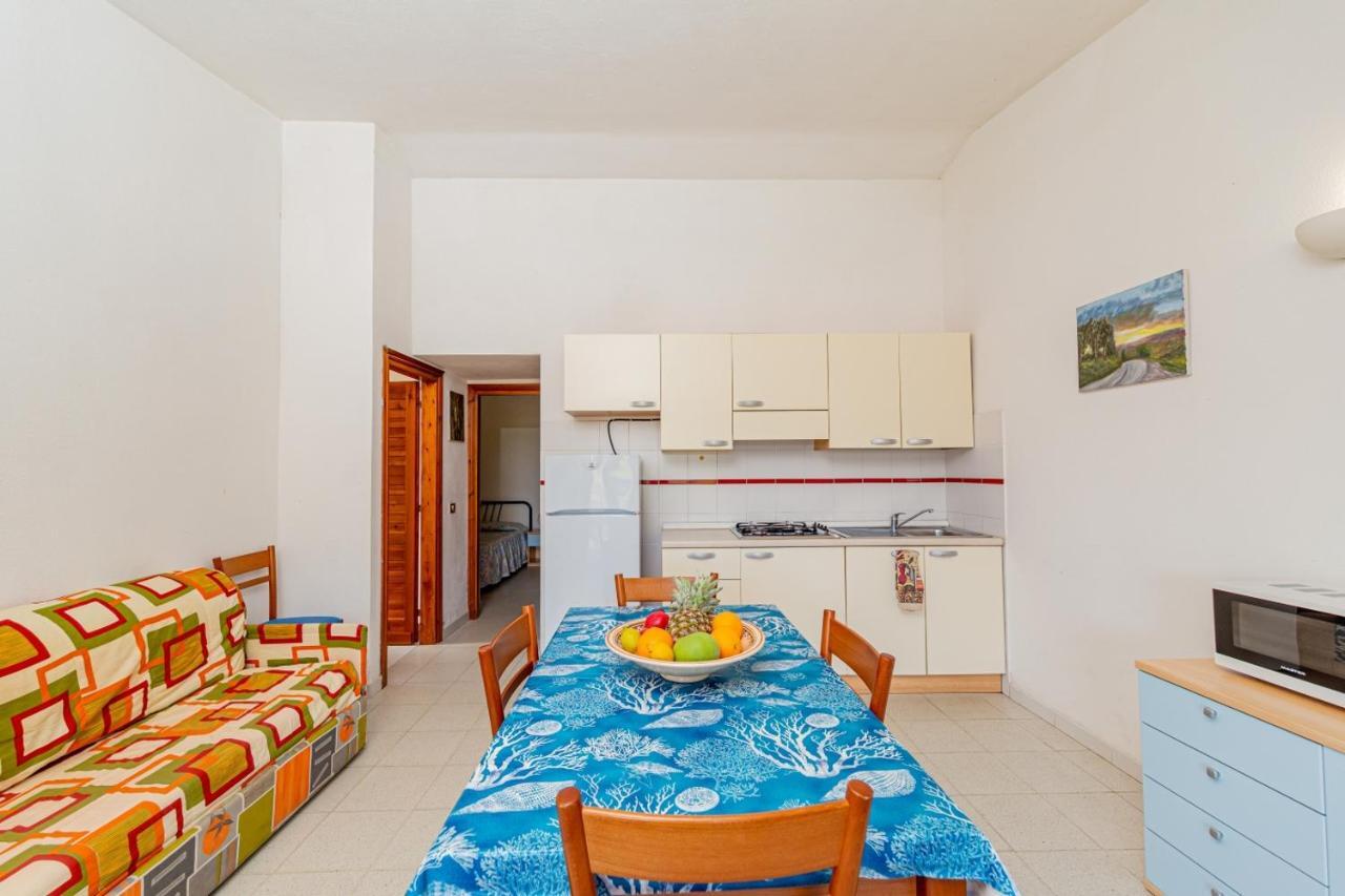 Appartamento Trilocale Le Canne 6 Posti Letto Con Giardino San Teodoro  Eksteriør billede
