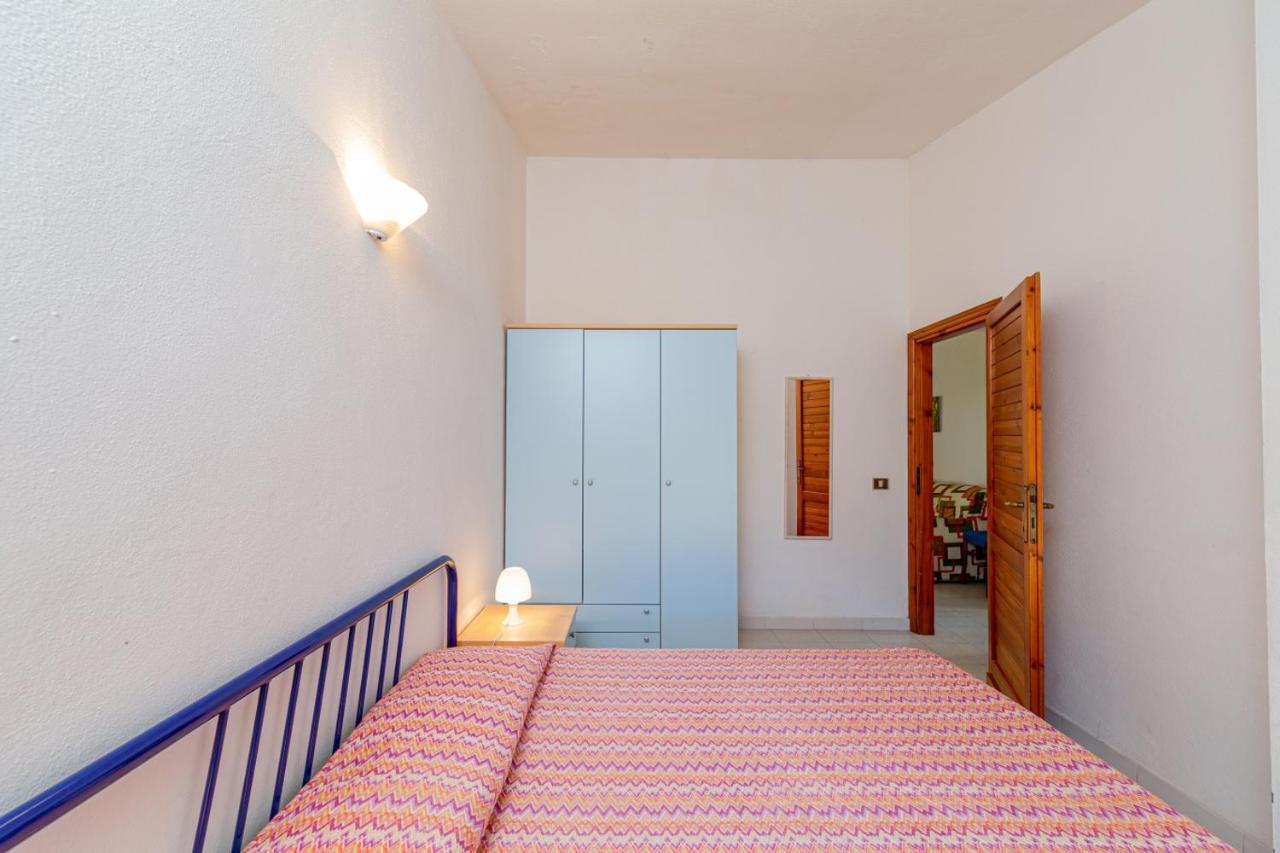 Appartamento Trilocale Le Canne 6 Posti Letto Con Giardino San Teodoro  Eksteriør billede